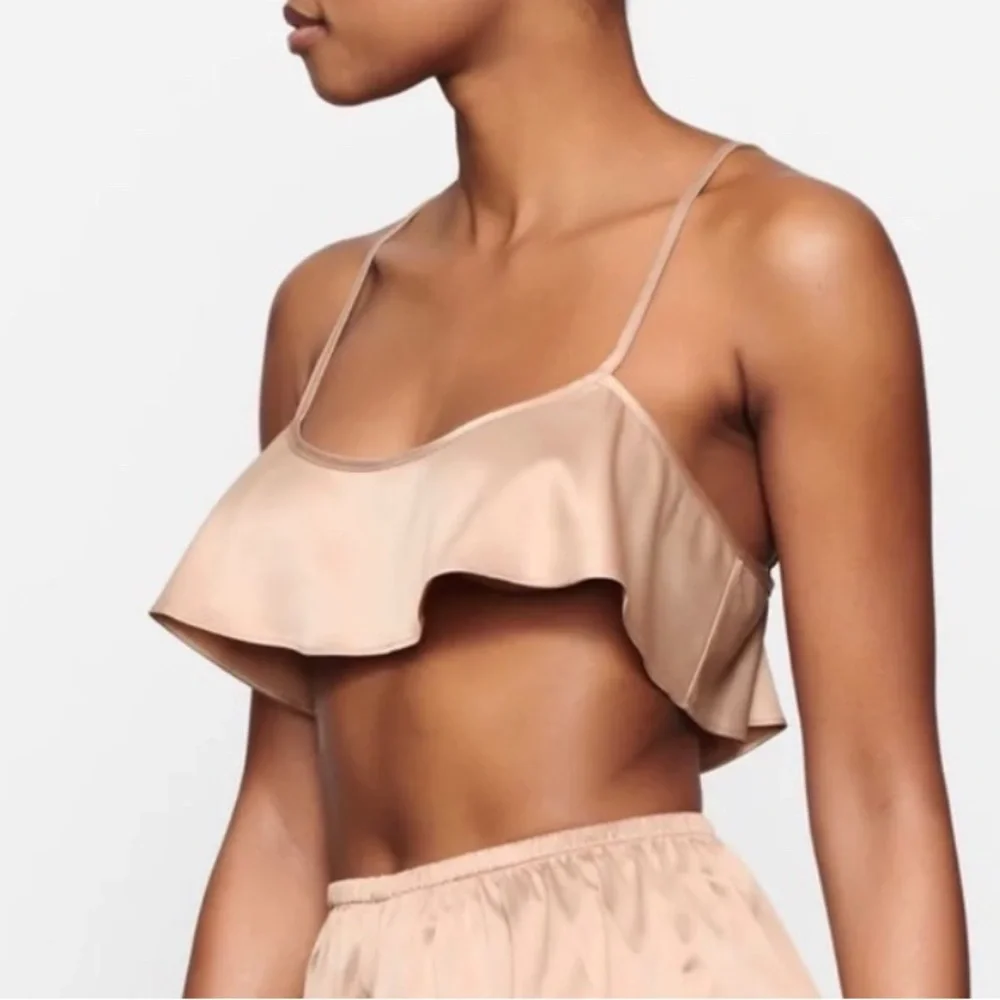 SKIMS Pink Ruffle Bra Intimates - Picture 2 of 12